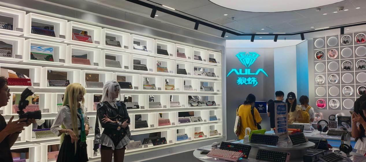 AULA Comes Closer to Gamers: Flagship Store Opens at The MixC, Guangzhou(图2) AULA Comes Closer to Gamers: Flagship Store Opens at The MixC, Guangzhou(图2)